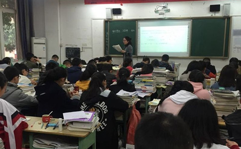 公務(wù)員和教師的收入差距有多大？看完你會報(bào)哪個